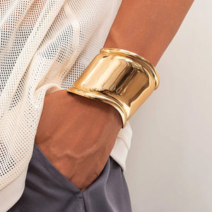 Men's Assymetrical Cuff Bracelet in Gold - Mounteen