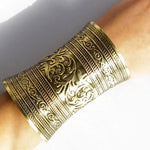 Ancient Egypt Inspired Cuff Bracelet in Gold - Mounteen