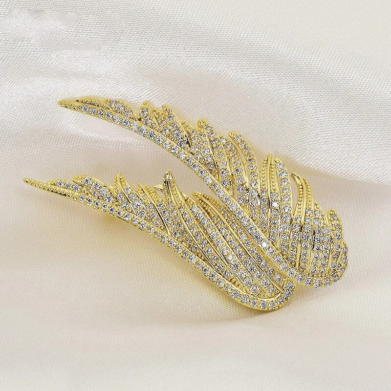 Dazzling Angel Wings Brooch With Rhinestones in Gold - Mounteen
