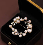 Exquisite Brooch With Synthetic Pearls and Large Imitation Rhinestones - Mounteen