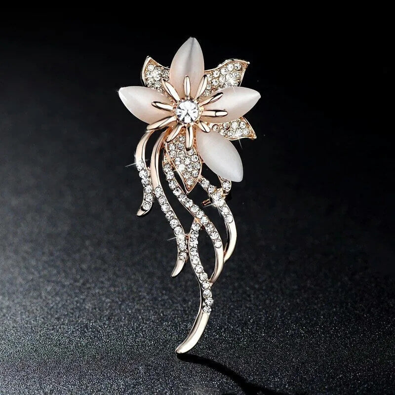 Flower Rose Gold-Colored Brooch With Rhinestones - Mounteen