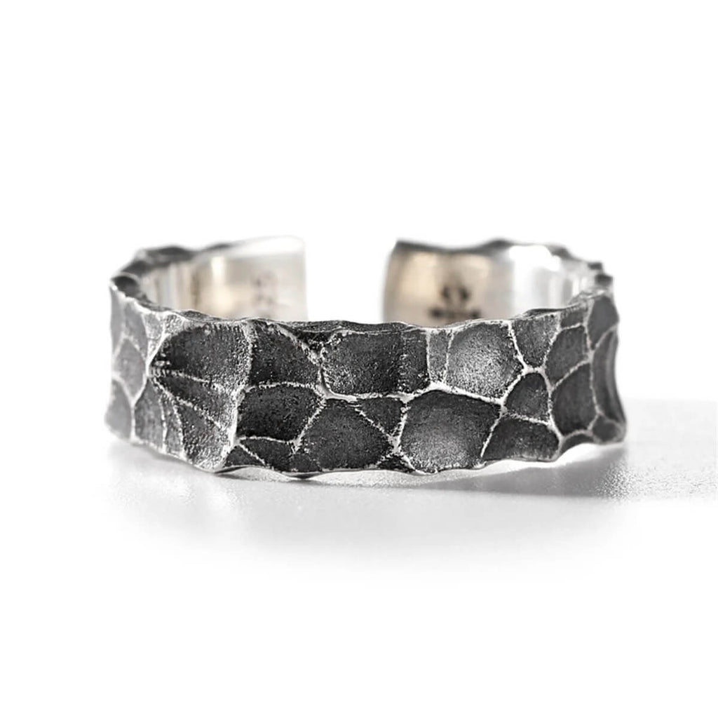 Gothic Crude Ring in Antique Silver - Mounteen
