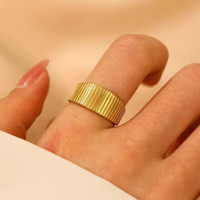 Linear Pattern Striped Lined Ring