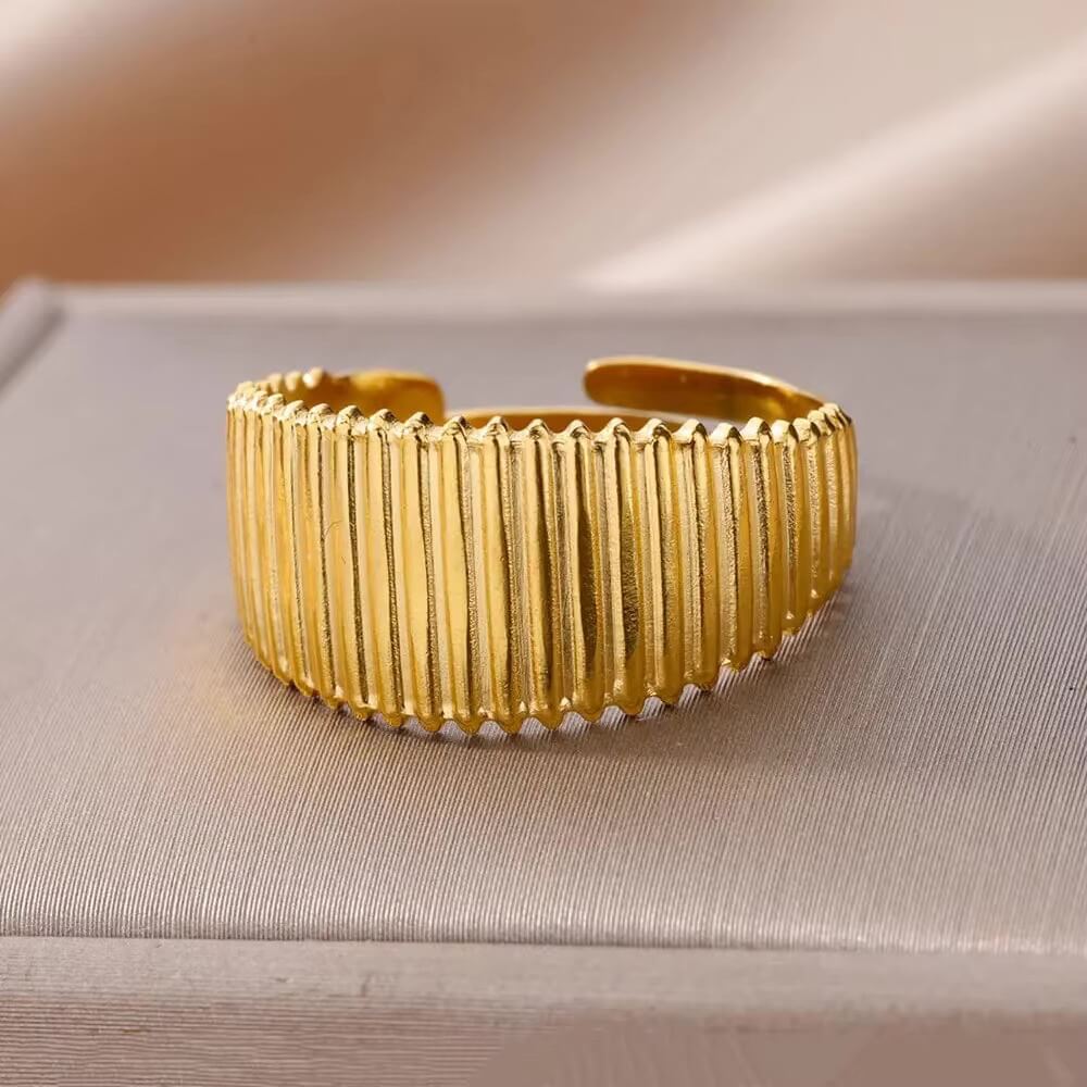 Linear Pattern Striped Lined Ring