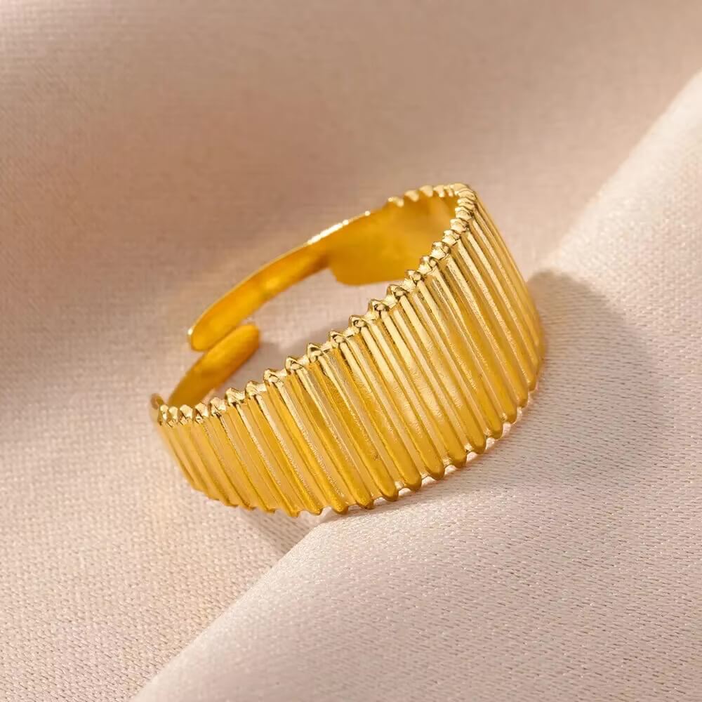 Linear Pattern Striped Lined Ring