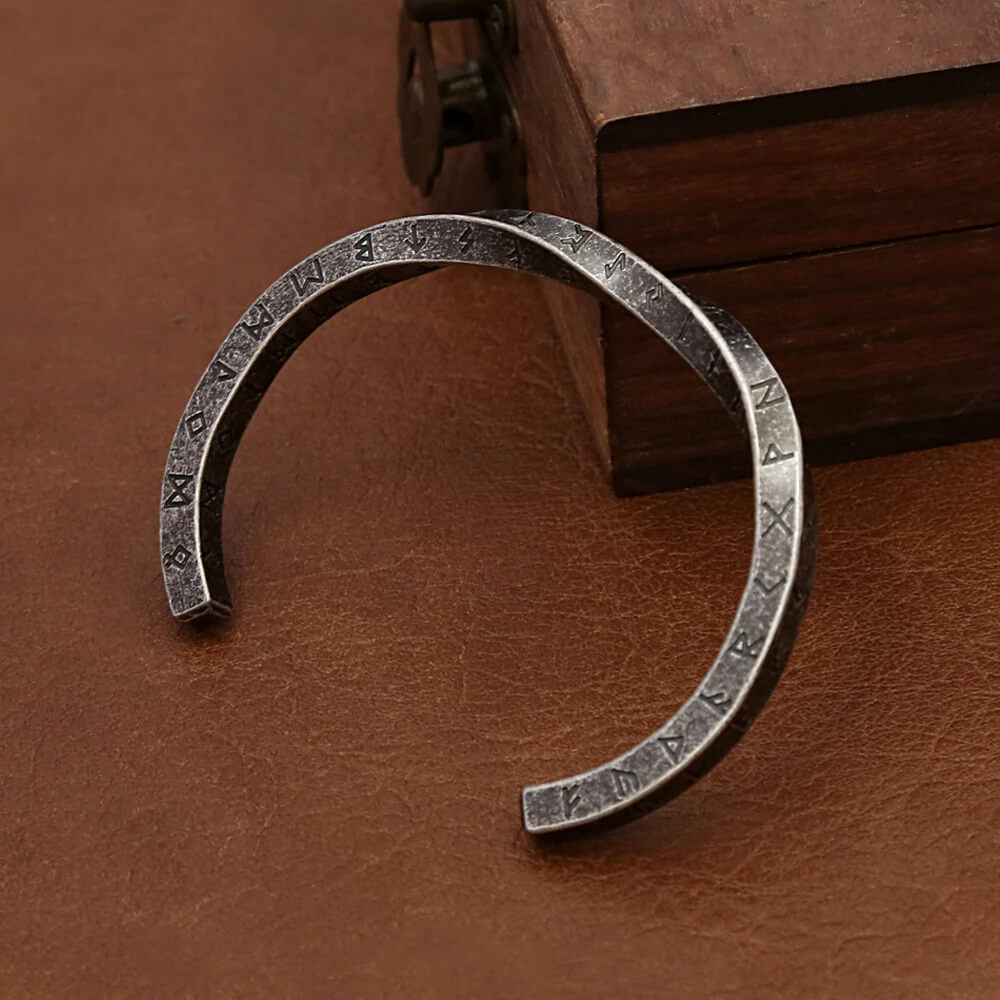 Mobius Strip Loop Nordic Rune Ancient Stainless Steel Adjustable Runic Bracelet in Silver - Mounteen