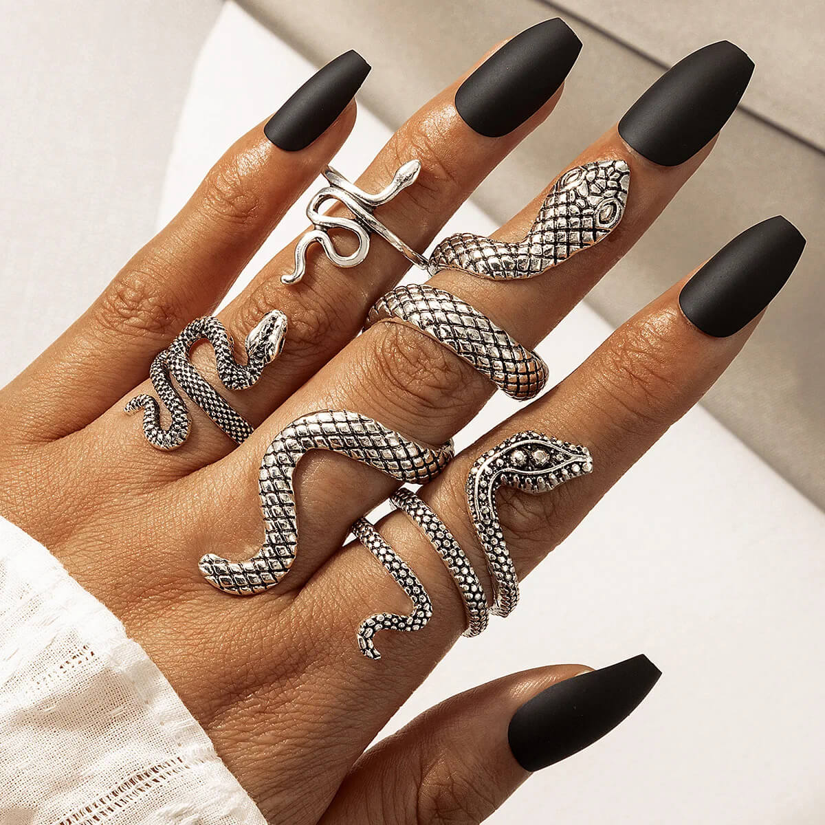 Neo-Gothic Four Ring Serpentine Set "Majestic Serpents" in Silver - Mounteen