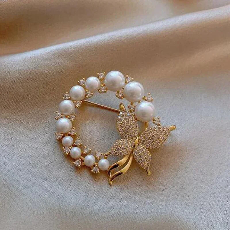 Rhinestone-Encrusted Butterfly Brooch With Synthetic Pearls in Gold - Mounteen
