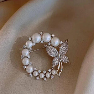 Rhinestone-Encrusted Butterfly Brooch With Synthetic Pearls in Silver - Mounteen